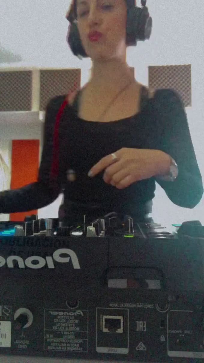 mix awesome songs and draw crowds
