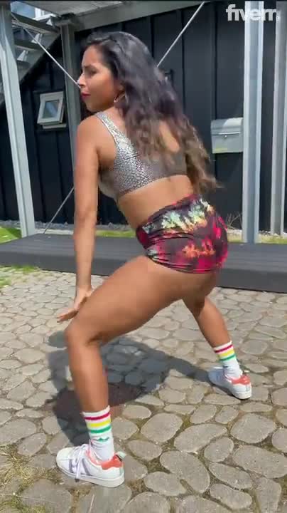 Create Amazing Twerk Dance Twerk Video To Your Song To Promote Your Music By Prettygold01 Fiverr 9092