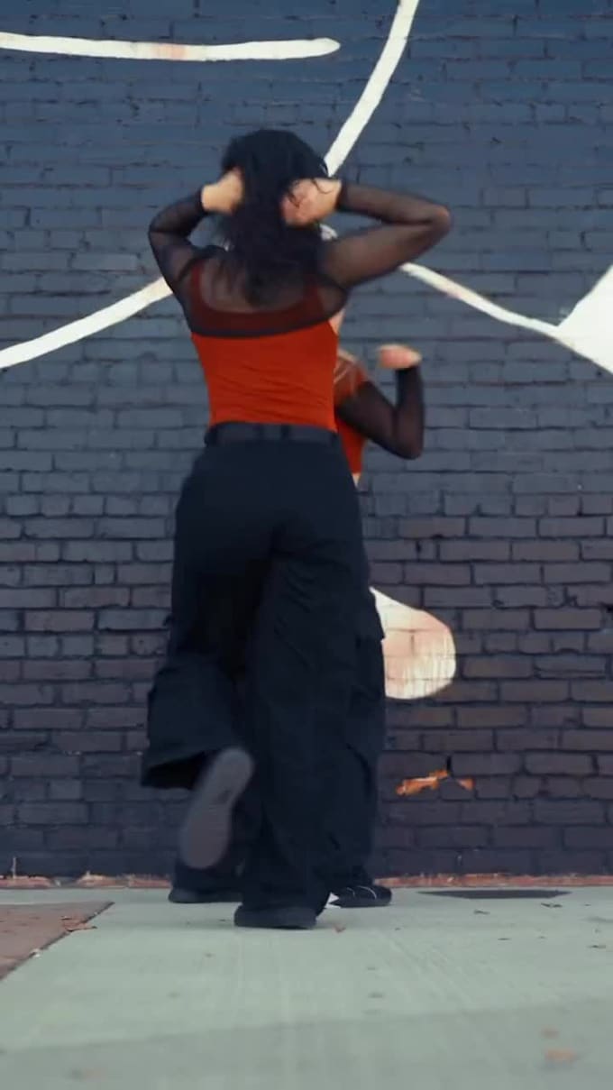 choreography, twerk dance, group dance to promote your track