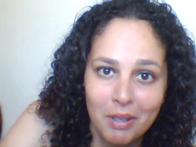 do a voice over or recording in french, or english