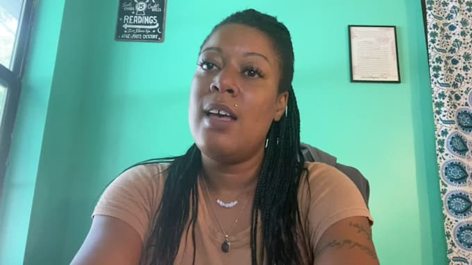 create a detailed tarot and oracle reading