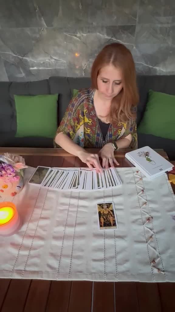 answer 3 questions with an intuitive psychic tarot reading