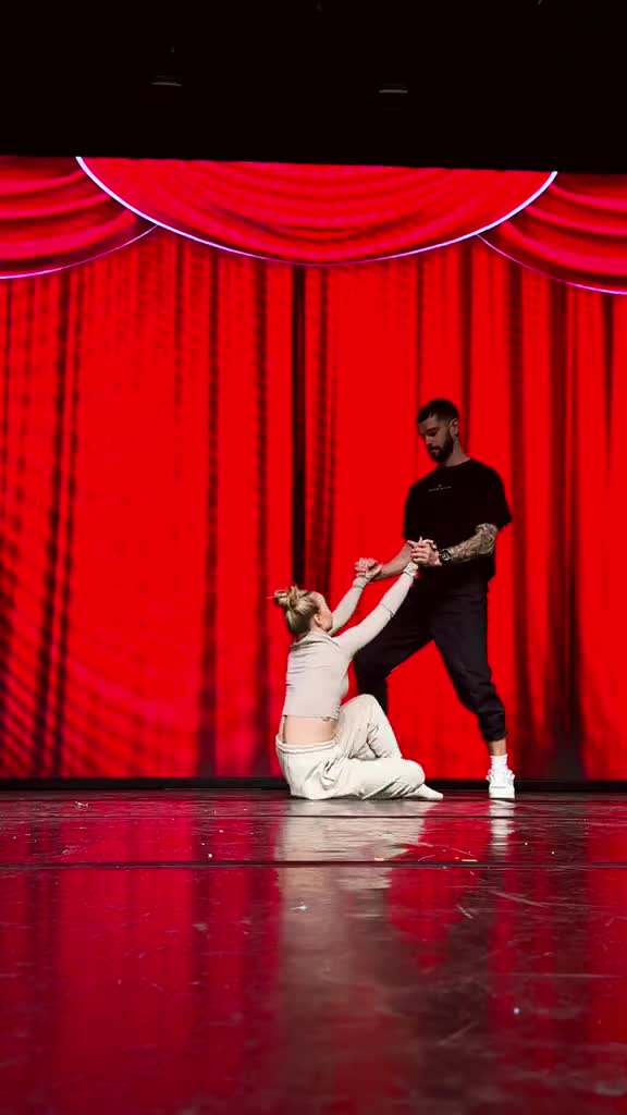 do artistic ballet, couple ballet, and contemporary dance performance