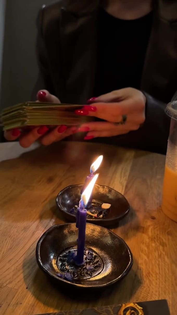 provide an accurate and intuitive tarot card reading