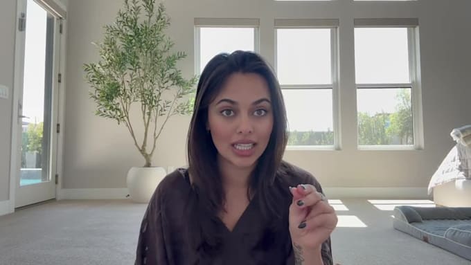 female spokesperson selfie vide0 ad video presenter testimony vide0