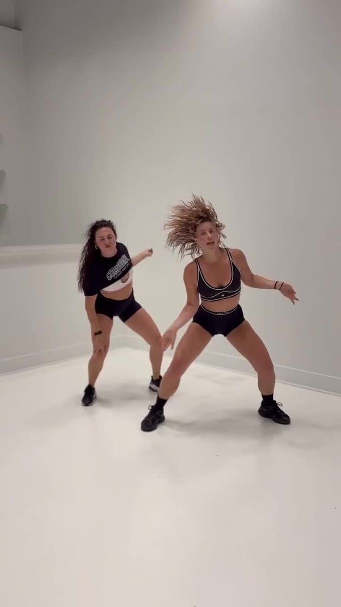 twerk dance, group dance hip hop dance afro dance, engaging group