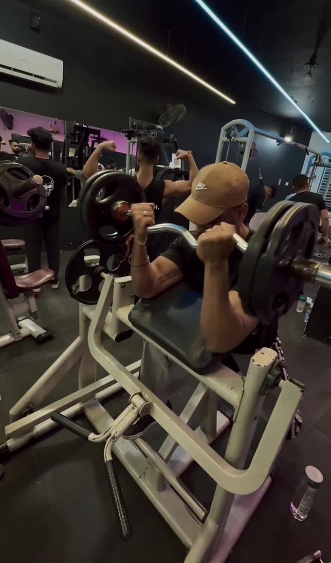 design a high intensity hypertrophy bodybuilding program for you