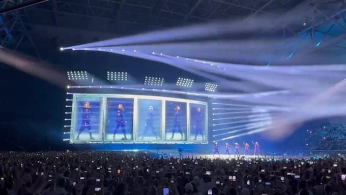 create live event visuals, concert visuals, led wall content and vj loops
