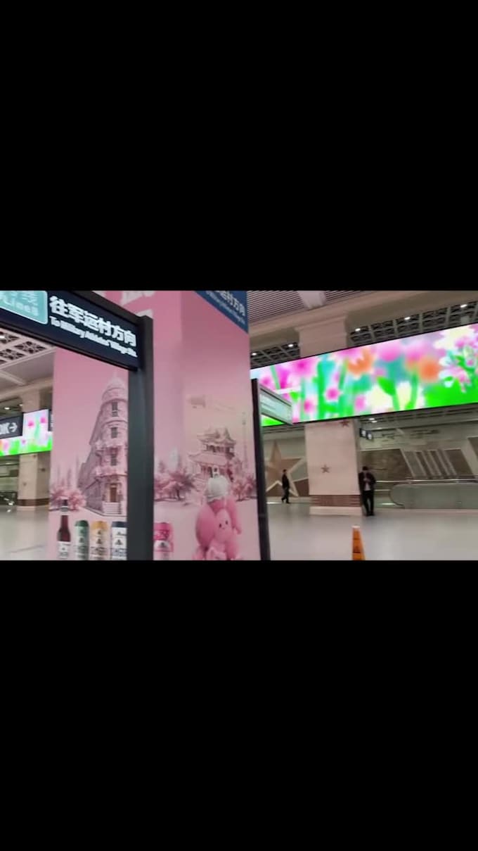 shopping mall led screen animation, anamorphic 3d billboard and digital signage