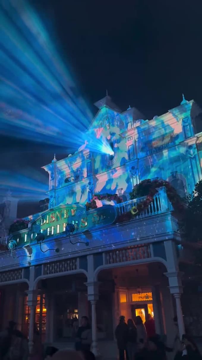 create 3d projection mapping, spooky halloween haunted house visuals and vj loop