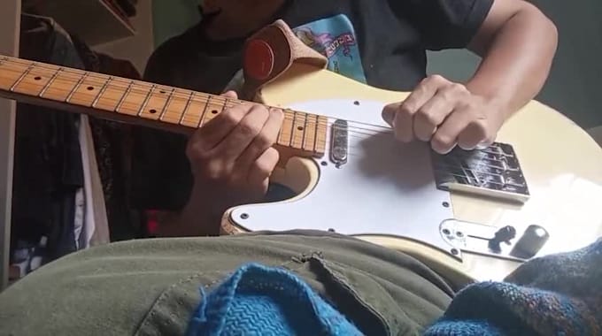 record custom guitar riffs and solos for your song