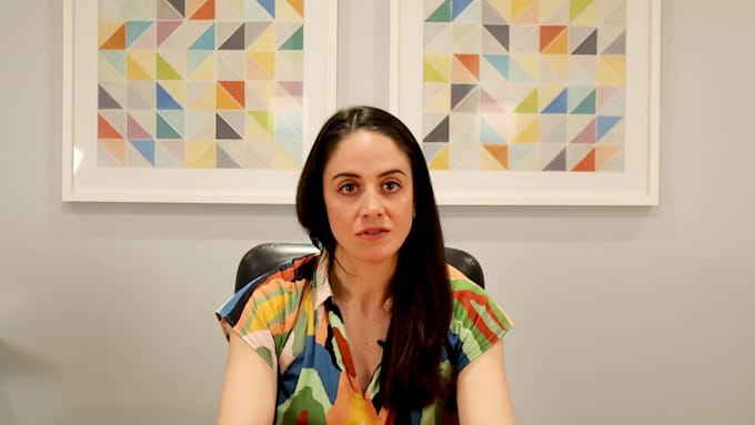 record an HD spokesperson video with a natural presentation