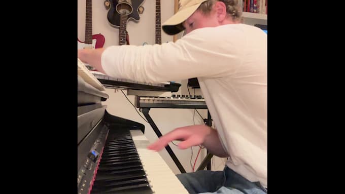 record professional and personalised piano for your song