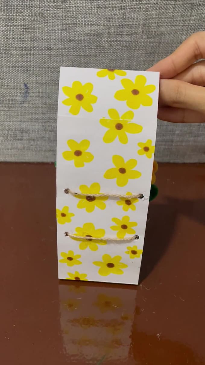 create unique handmade pipe cleaner flowers and bouquets