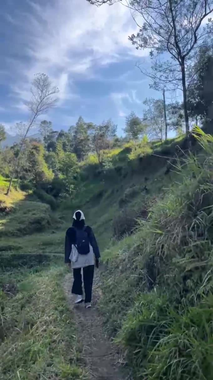 create a customized indonesia travel itinerary