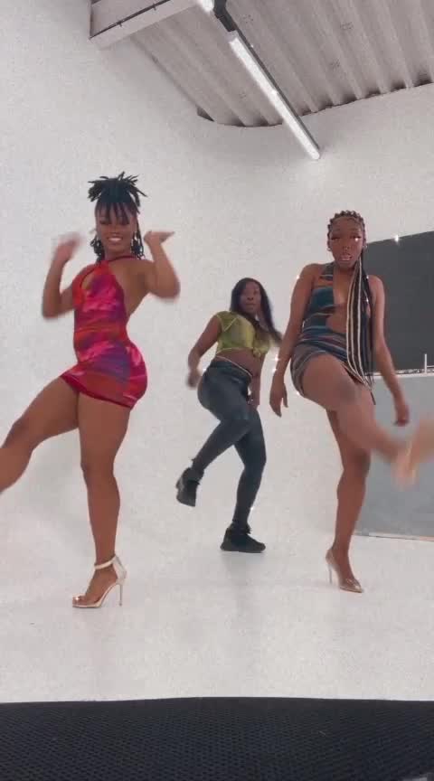 create viral tiktok dance, choreography dance, afrobeat dance, group dance