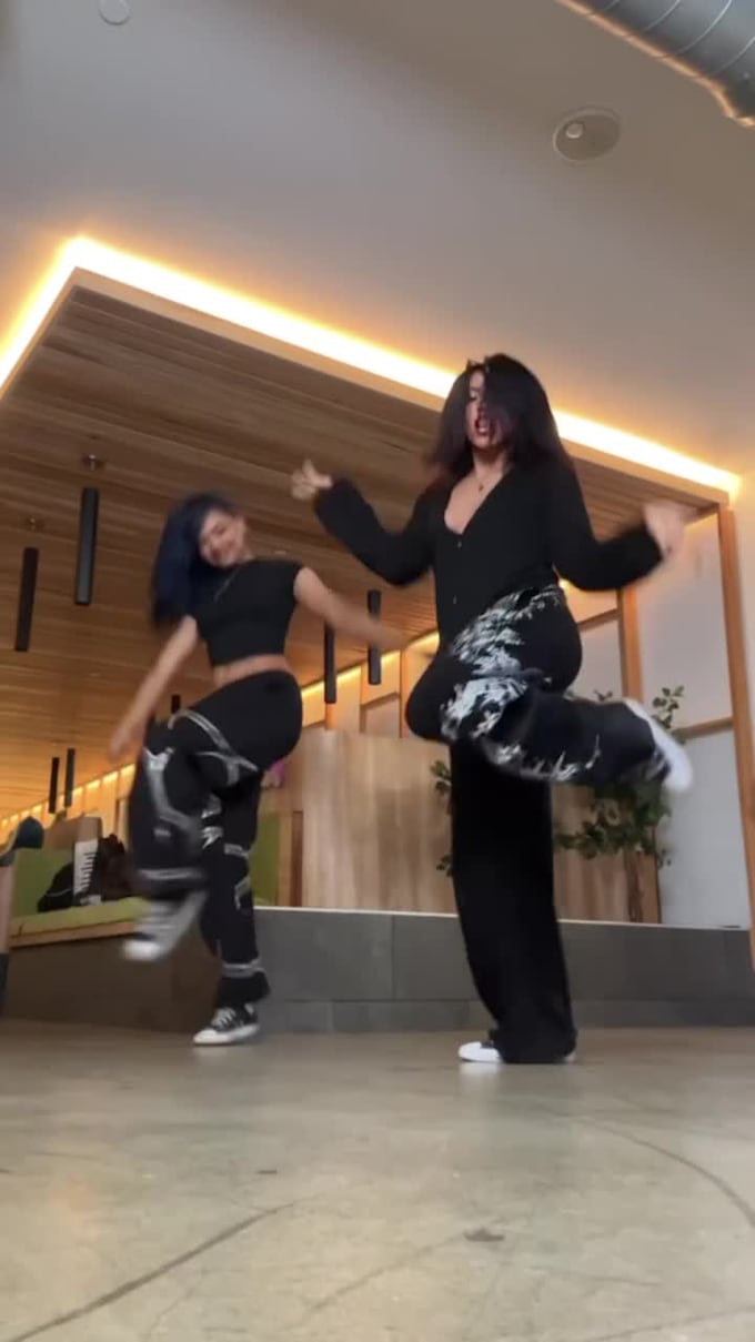 do tik tok dance, group dance, challenge video dance, viral video dance