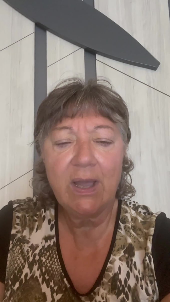 provide a clear female voice for e learning and training