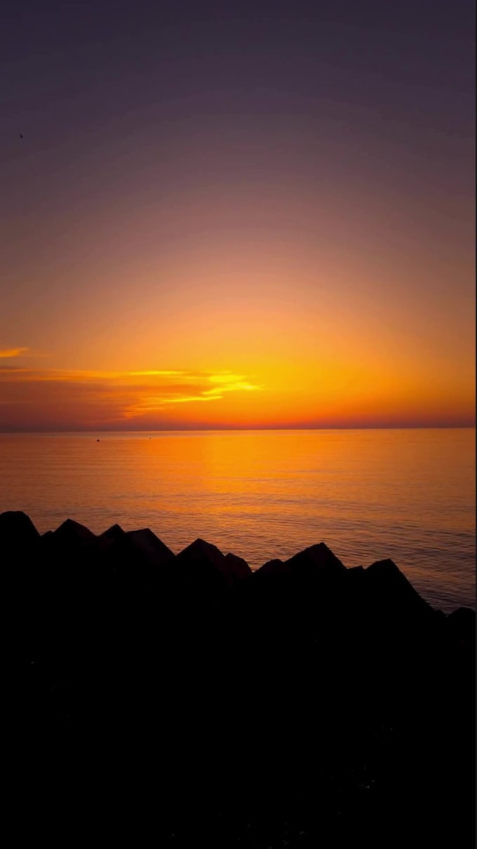 design custom desktop and mobile wallpaper for you
