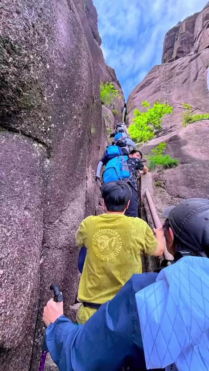design a travel itinerary for your china trip