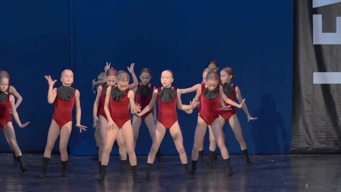 perform contemporary dance and create expressive dance choreography