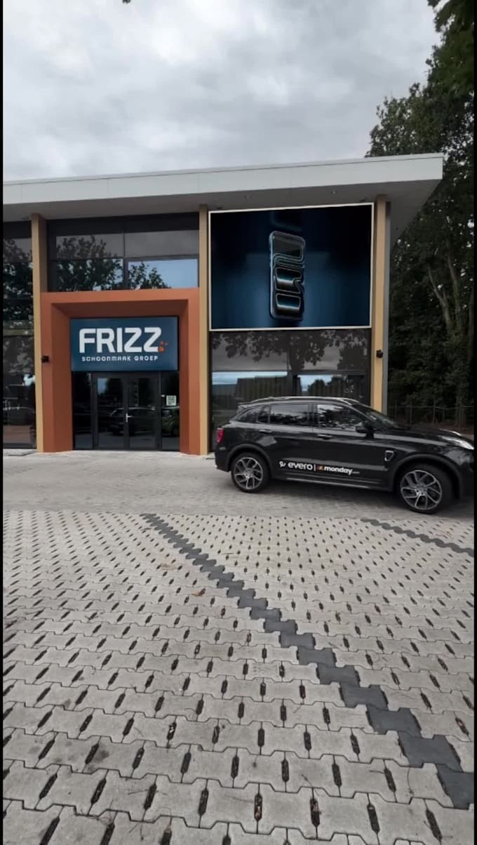 integrate 3d products into real footage with motion tracking