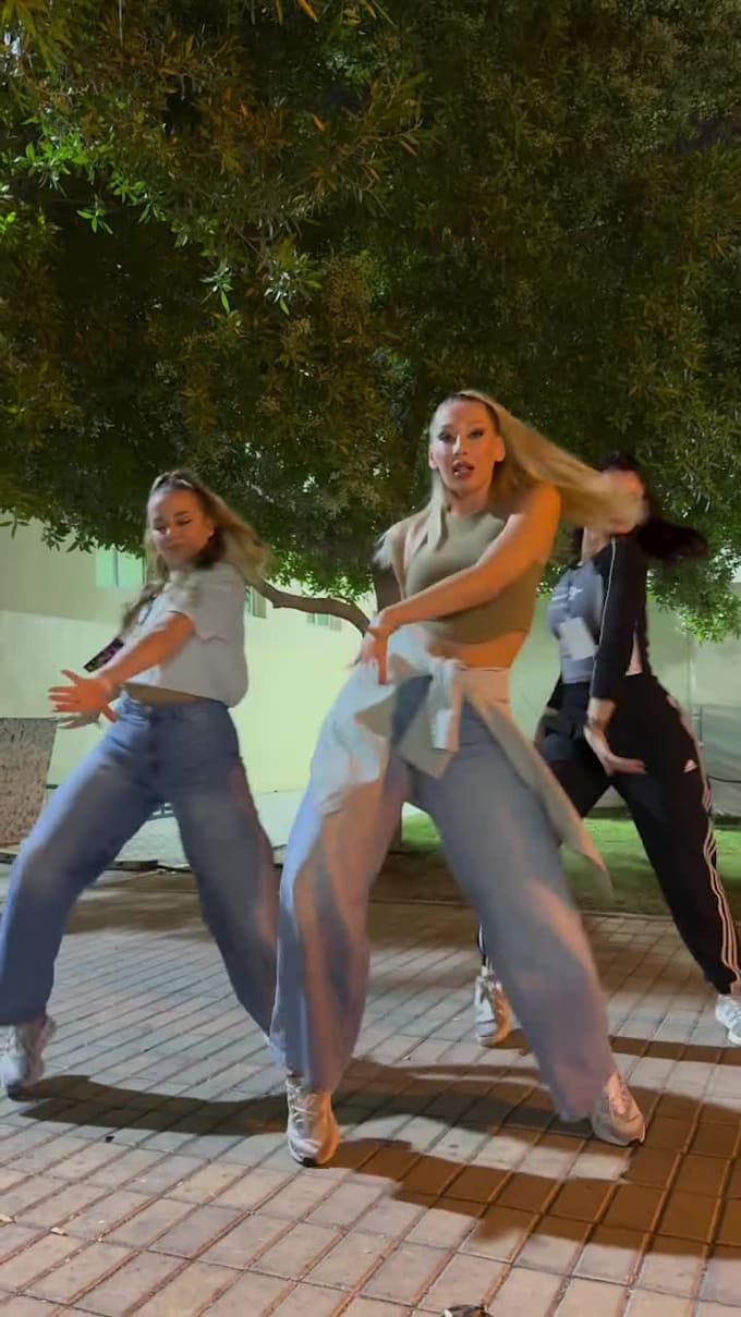 do tiktok dance video, group dance, twerk dance choreography dance