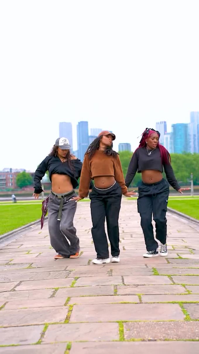 do tiktok dance, group dance, afro, dynamic shuffle dance
