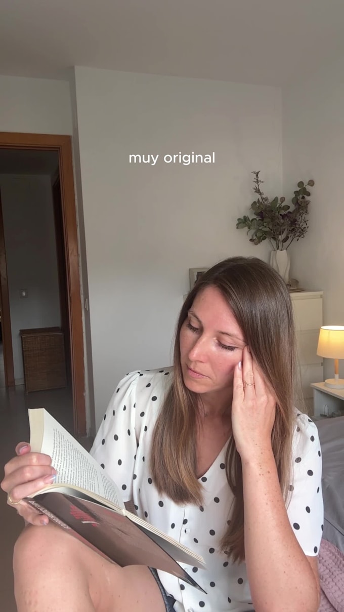 record a natural spanish voice over for your ugc video
