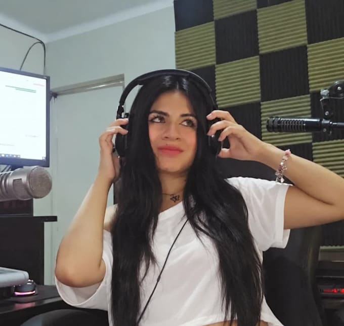 tu locución comercial en español con entrega rápida