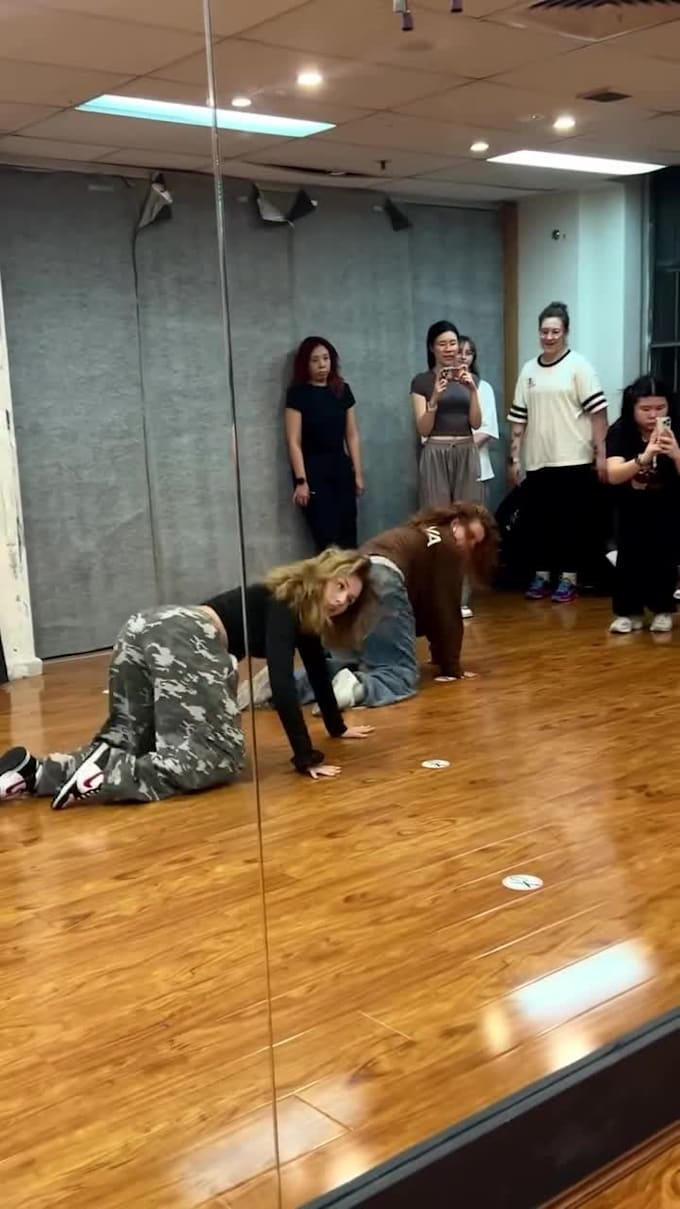 professional twerk dance, afro dance, routine for music and reels, group dance