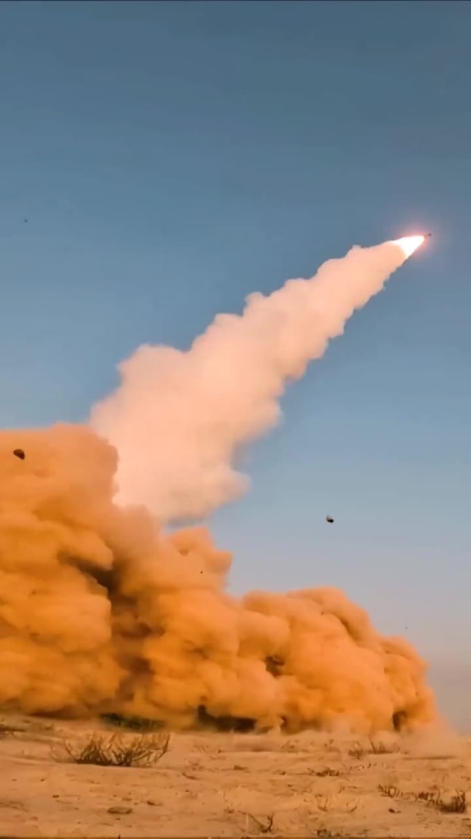 muzzle gun flash, unwanted object from video, cgi animation, fire explosion