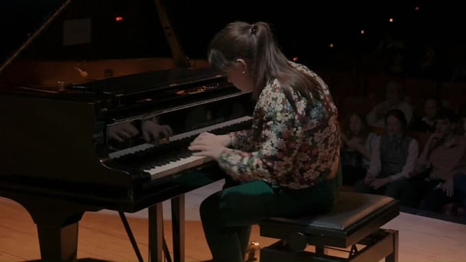 give you professional piano lessons