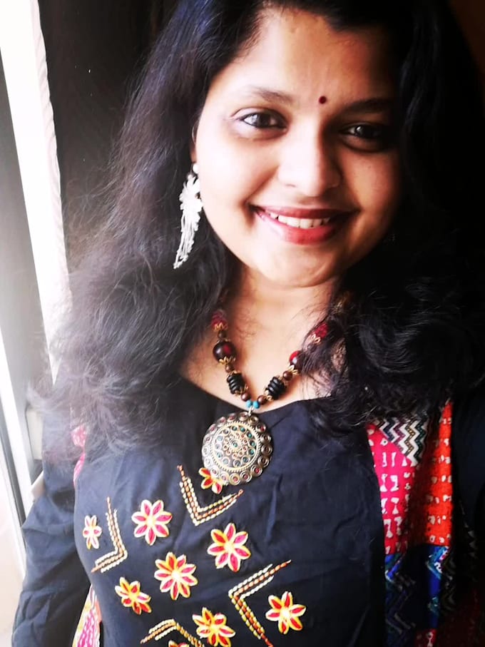 be female hindi singer for bollywood songs