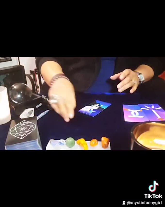 provide tarot and oracle reading love life and career