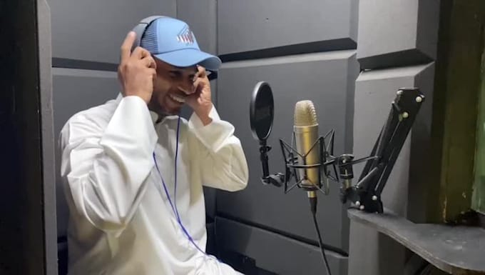 do voiceover, emirati and original arabic plz lets talk first