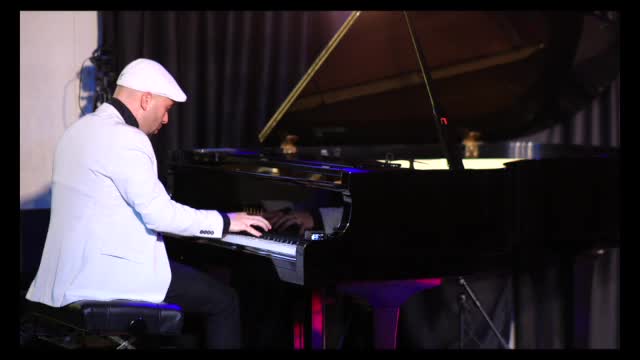 teach professional piano lessons online