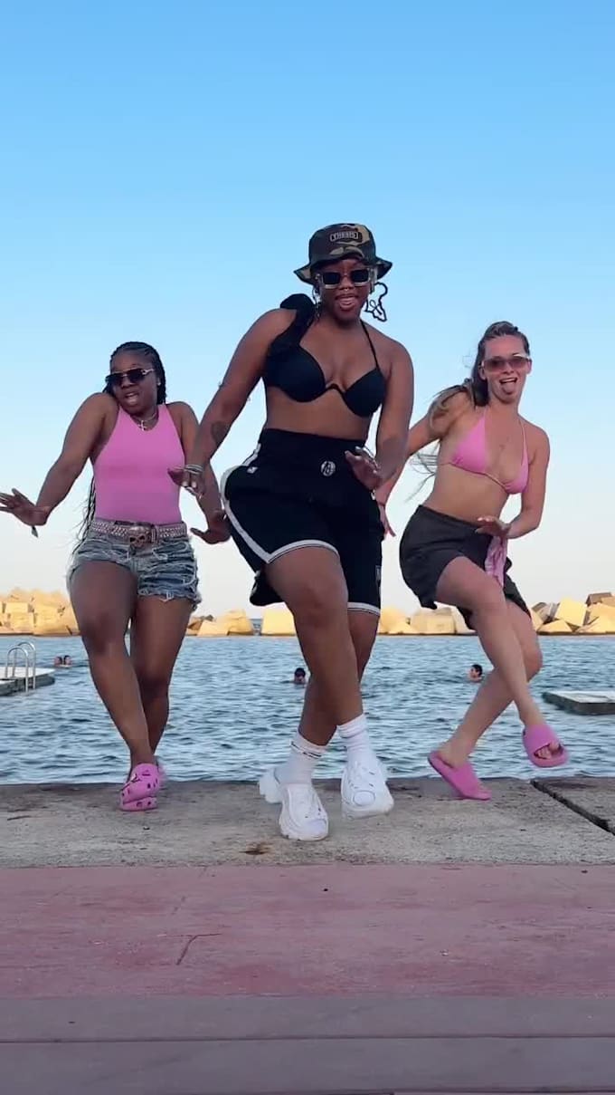 create tiktok twerk dance group shuffle dance choreography christmas dance