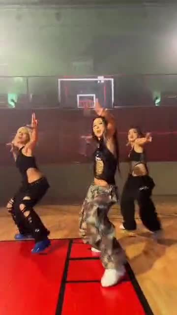 do a fire energetic tiktok twerk dance video