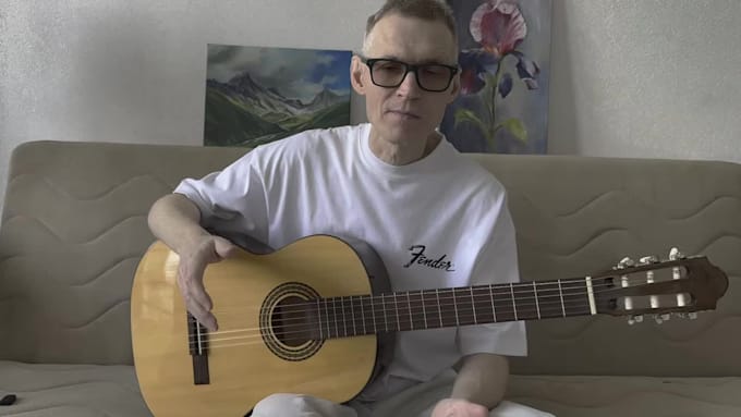give individual online guitar lessons in russian
