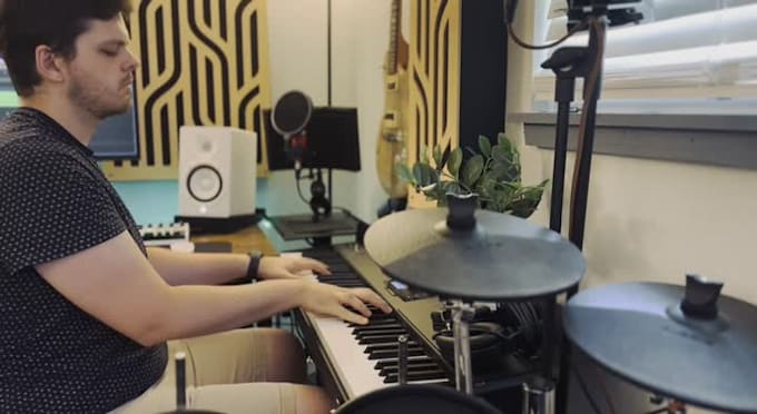 provide soulful piano and keyboard for your rnb track