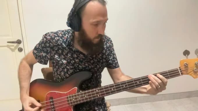 teach you beginner and intermediate bass guitar lessons