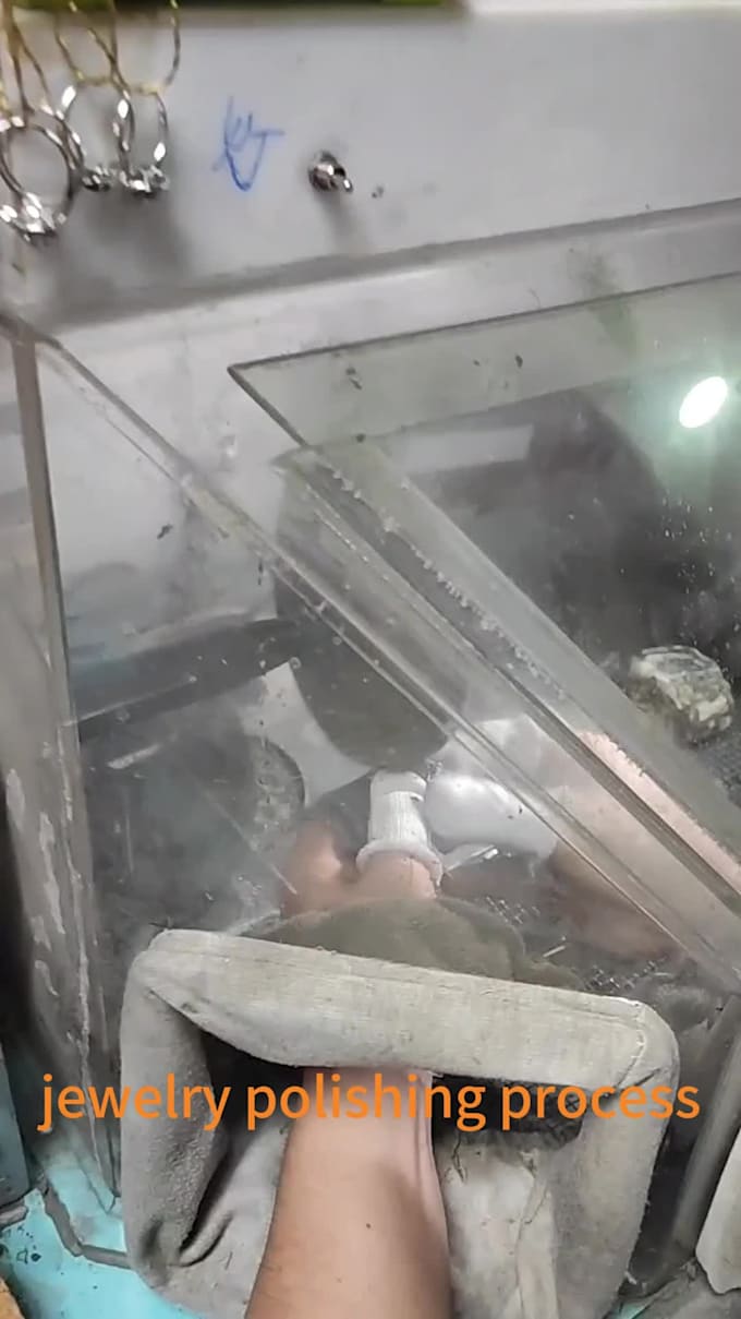 create fine jewelry and fashion jewelry customs made