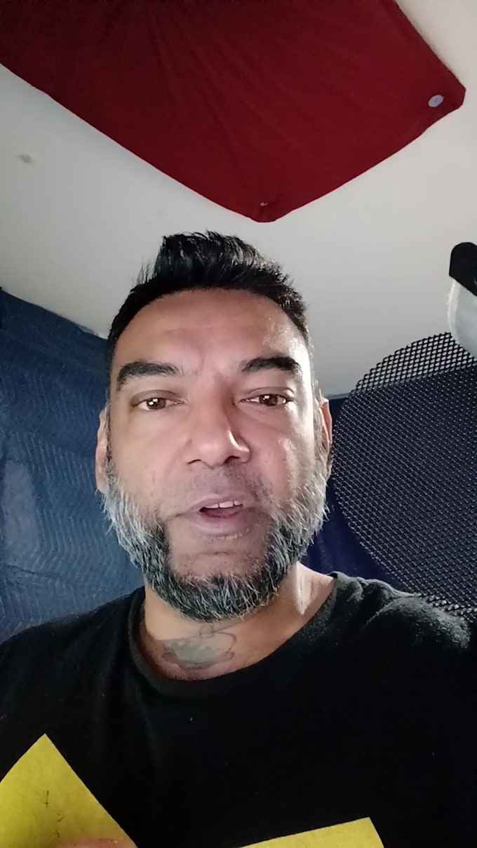 create rugged, gritty american voice over