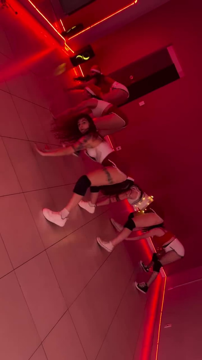 do female twerk dance choreography for music projects