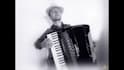 sing and play any tune on accordion like happy birthday