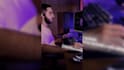 create holographic effects and hologram