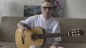 give individual online guitar lessons in russian